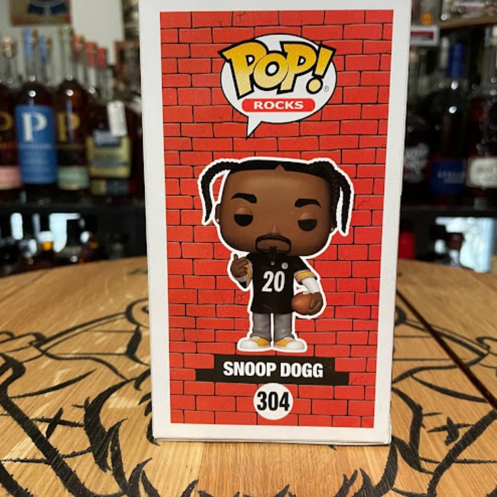 Funko POP! Snoop Dogg Pittsburgh Steelers Jersey Tha Dogg House Limited Edition - Picture 4 of 6